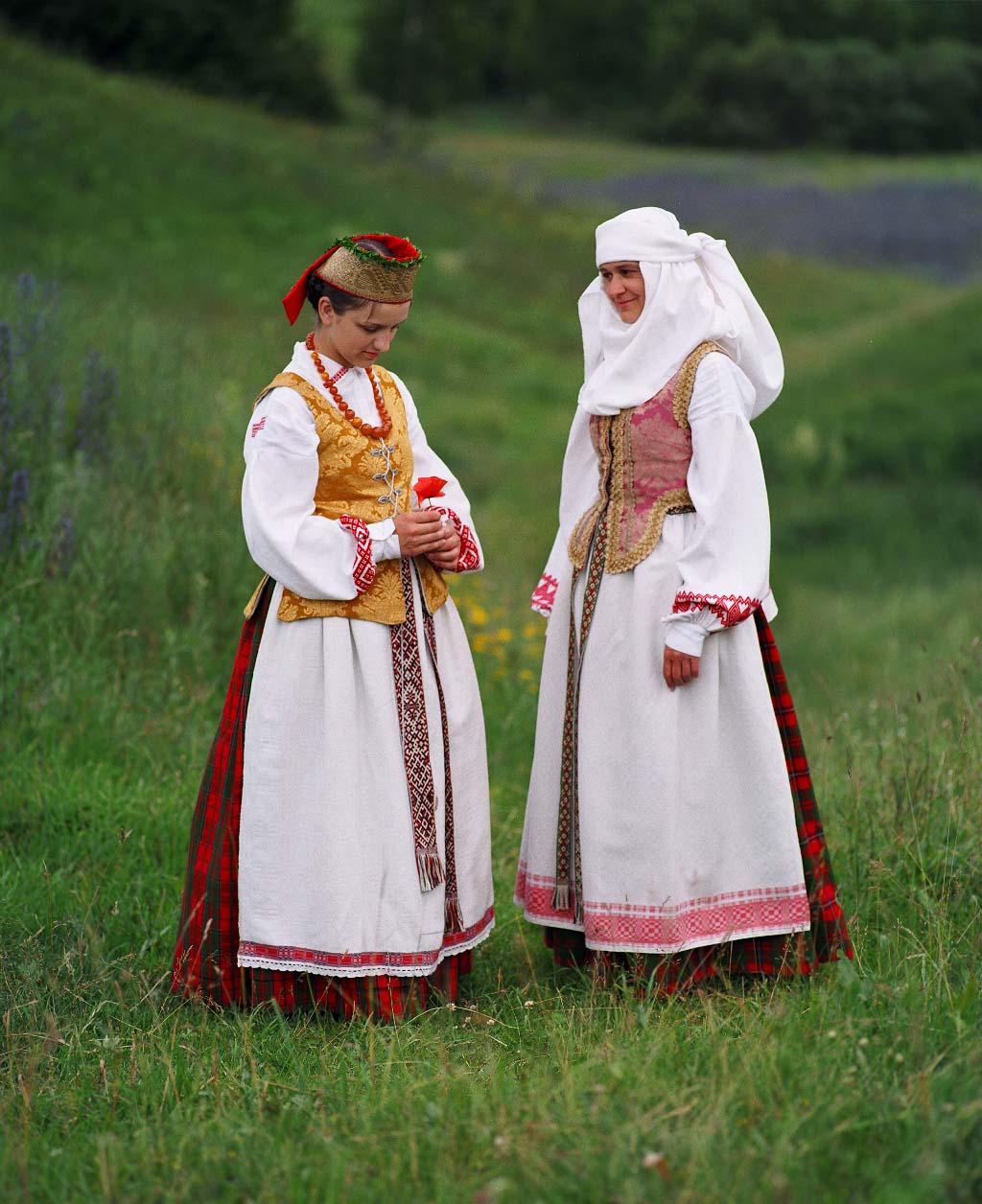 Merginos ir moters tautinis kostiumas. Šiaurės Vakarų Aukštaitija