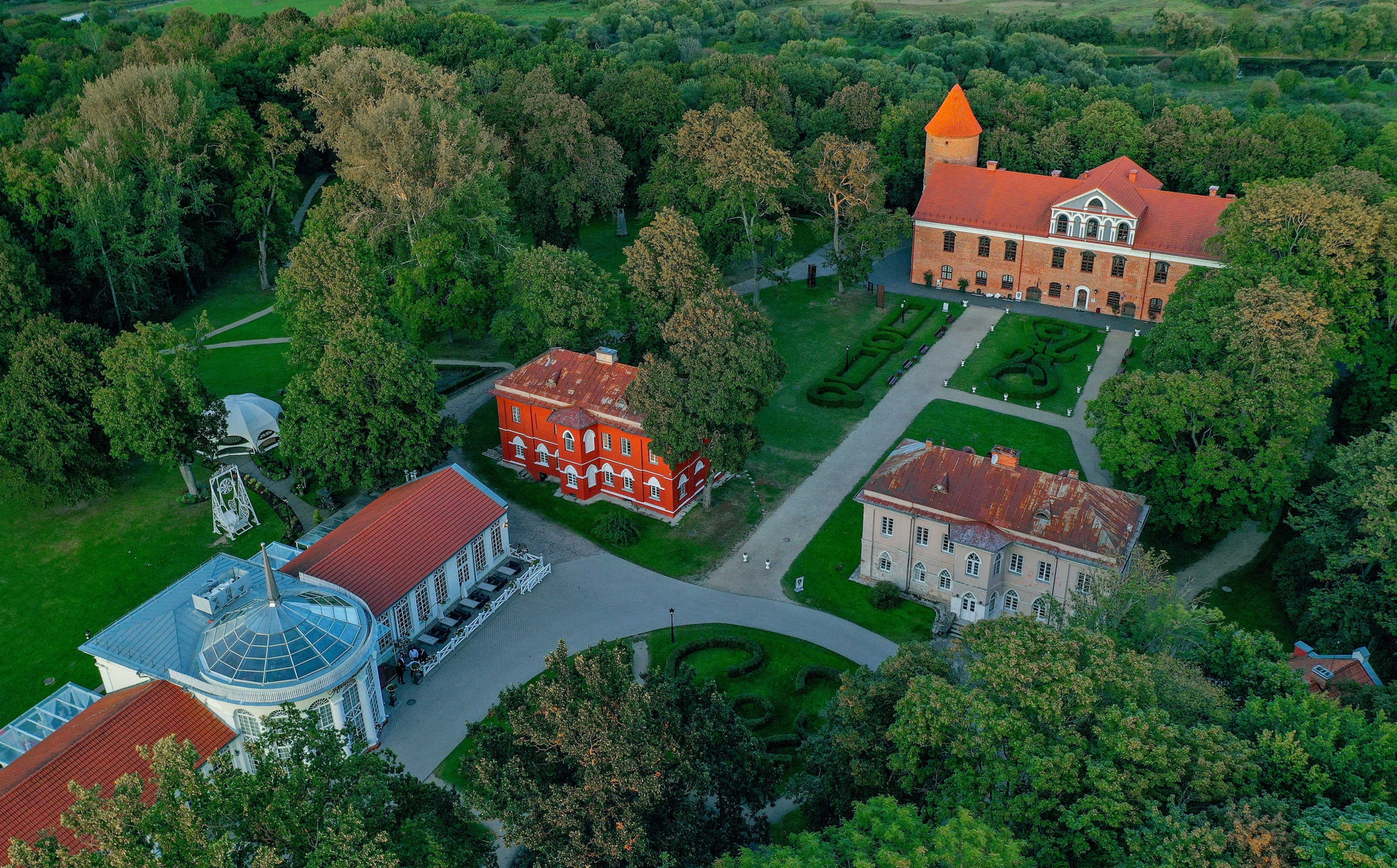 Radvilų giminei priklausantis Raudondvario dvaras 