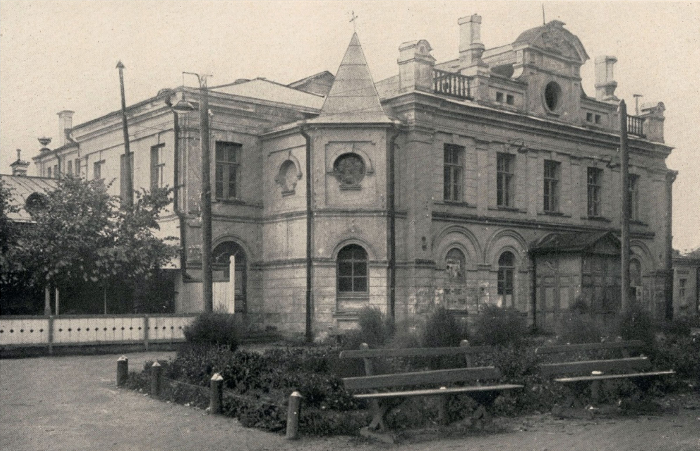 Kauno miesto teatras, kuriame 1920 m. gegužės 15 d. į pirmąjį posėdį susirinko Steigiamasis Seimas. 